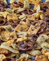 Spicy_cheese_cracker_snack_mix