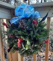 Christmas_kissing_ball_blue